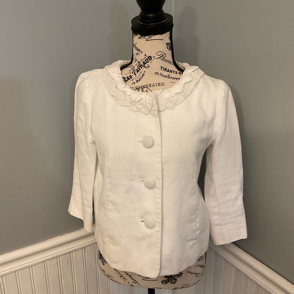 Women’s J.Crew white 100% linen suit Jacket size 2P with pockets